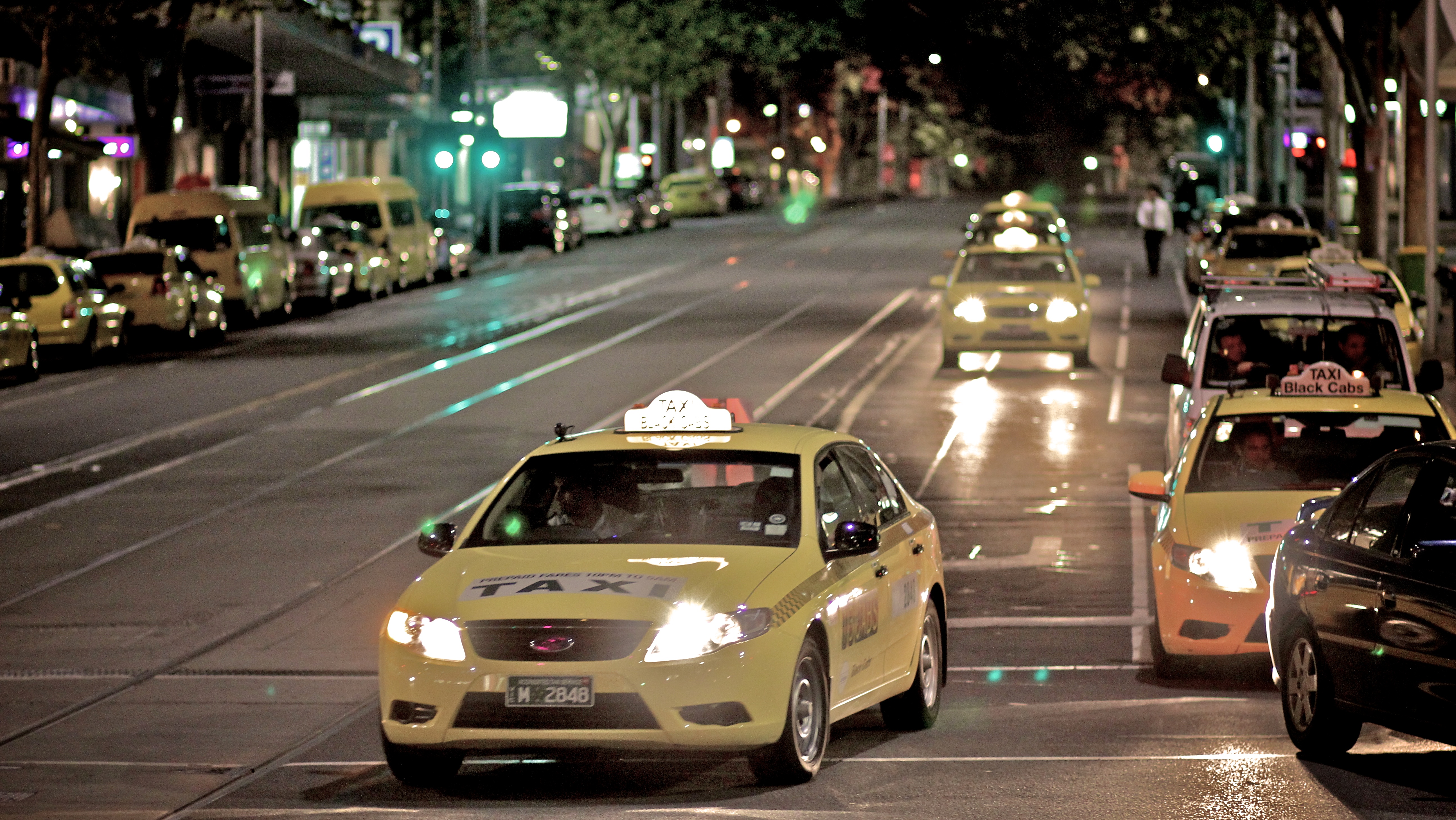The taxi industry is trying to run Uber off the road  | Photo: Savio Sebastian/Flickr