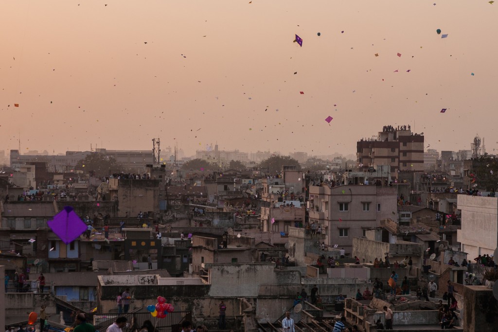 Sky filled with kites in Ahmedabad, Gujarat, India Photo: sandeepachetan.com travel photography, flickr.com Under Creative Commons license 